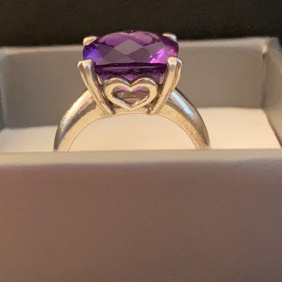 Cushion Cut Amethyst ring - Picture 3 of 6